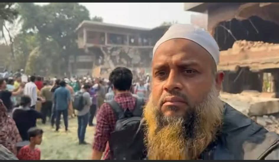 ধানমন্ডির ৩২ নম্বরে জনস্রোতে আওয়ামী লীগের নেতা পল্লব! টের পেল না কেউ